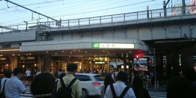 浮気調査のために名古屋の探偵が東京の上野駅へ