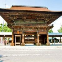 探偵が浮気調査のために稲沢市国府宮の尾張大国霊神社へ